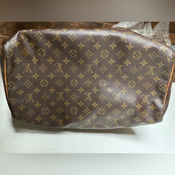 Louis Vuitton carryall - Picture 10 of 17